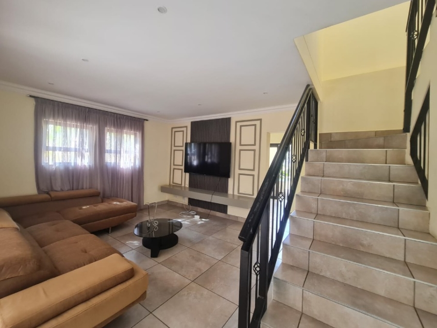 To Let 4 Bedroom Property for Rent in Melodie North West
